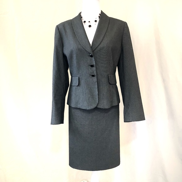 Tahari Dresses & Skirts - Tahari Skirt Suit 2-Piece